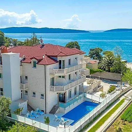 Hotel Riva Kastela With Swimming Pool