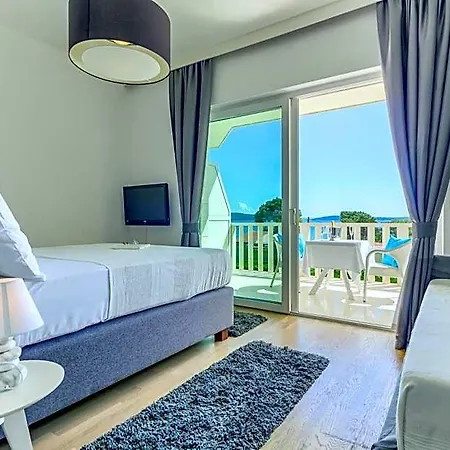 Riva Kastela With Swimming Pool 3*