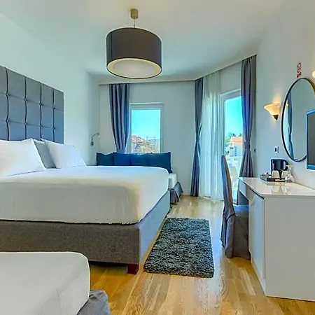 Riva Kastela With Swimming Pool 3*