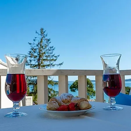 Riva Kastela With Swimming Pool Hotel Trogir