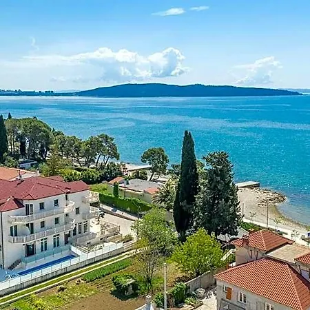 Riva Kastela With Swimming Pool Hotel Trogir