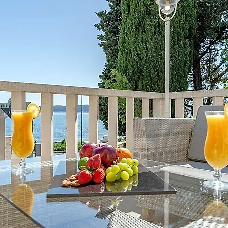 Riva Kastela With Swimming Pool 3*