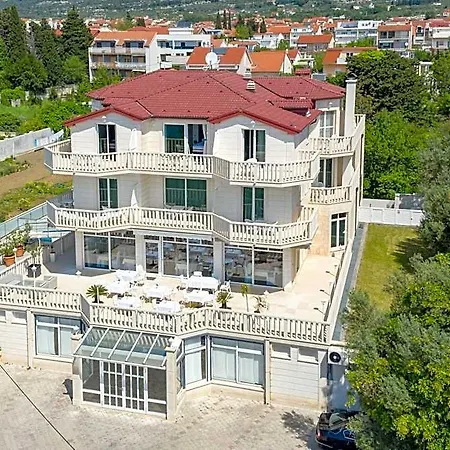 Riva Kastela With Swimming Pool Hotel Trogir